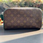 کیف آرایشی زنانه لویی ویتون