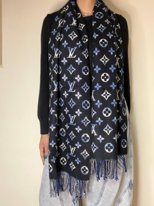 شال لویی ویتون