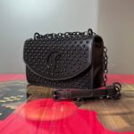 کیف کراس‌بادی کریستین لوبوتان مدل Loubi54 - تصویر 4